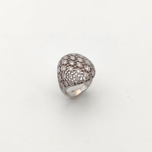 "A Florentine Masterpiece: Gold Ring with Natural Diamonds"