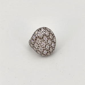 "A Florentine Masterpiece: Gold Ring with Natural Diamonds"