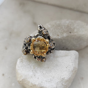 "A Ring from Another Planet: Gold and Silver Ring with Amethyst and Diamonds - Mars Collection"
