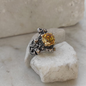 "A Ring from Another Planet: Gold and Silver Ring with Amethyst and Diamonds - Mars Collection"