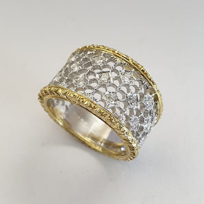 Gold ring in "Florentine Style", with natural diamonds