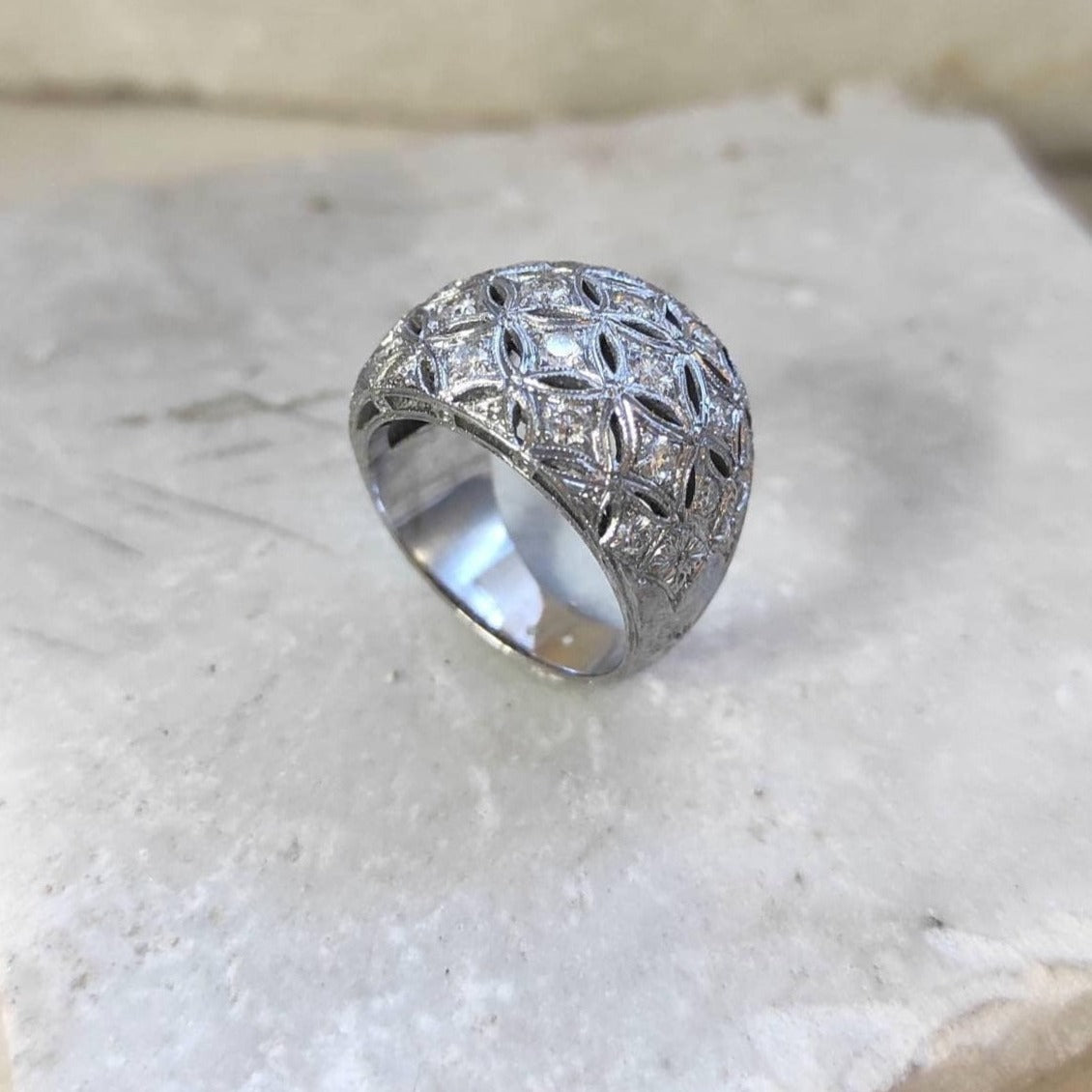 White Gold Ring with Natural Diamonds in "Florentine Style"