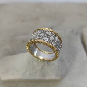 Gold ring in "Florentine Style", with natural diamonds