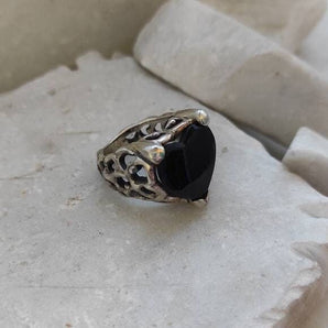925‰ Silver Ring with Heart Shaped Onyx